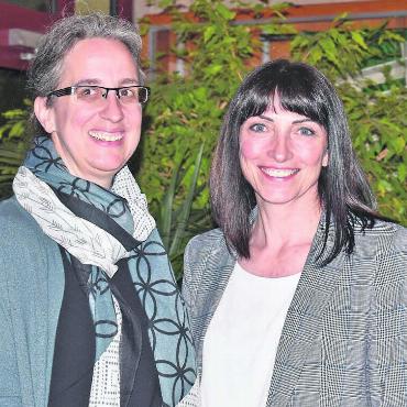 «Wir haben uns gefunden» - Gaby Bättig (links) ist die neue Leiterin Pflege und Hilfe, Monica Heinzer die neue Geschäftsführerin. Bild: Erika Obrist