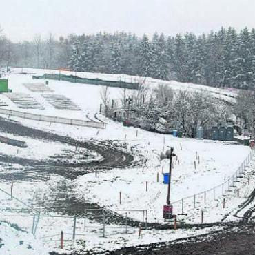 Zwischen Rekord und Enttäuschung - Ein Kontrast. Am Motocross Wohlen versinkt das gesamte Gelände im Schnee. Der Anlass muss abgesagt werden.