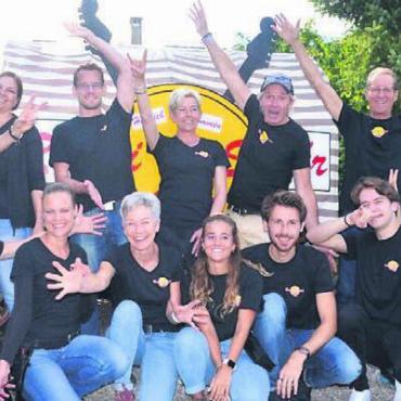 Für alle Freunde der guten alten Rockmusik - Sie sind bereit: Das «Rock i de Schür»-Team freut sich auf einen weiteren rockigen Abend in der Schnüzi Schür. Bild: zg