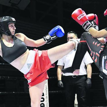 Die Retter der Meisterschaft - 2018 war Wohlen schon Gastgeber für das Finalturnier im Tatamisport und die Gala zum Abschluss der Meisterschaft im Ringsport. Damals waren die beiden Turniere aber auf zwei Tage verteilt. Christine Felber (links), die jetzt im Turnier-OK ist, hat vor vier Jahren noch mitgekämpft. Bild: Archiv/awa