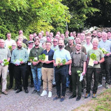 «Jagdpass ist kein Selbstläufer» - Im Aargau gibt es 58 neue Jäger und Jägerinnen, 57 von ihnen nahmen an der Brevetierung teil. Zuvor mussten sie eine sehr anspruchsvolle Ausbildung absolvieren und sowohl eine praktische wie theoretische Prüfung ablegen. Bild: pd