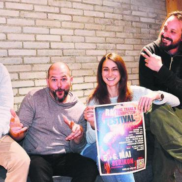 Klein und regional - Sie veranstalten das «Tanz, Trank und Trompeten»-Festival: (v. l.) Olivier Magnin, Thomas Hafner, Sabrina Stadler, David Meier und Oliver Mauerer. Bild: Roger Wetli