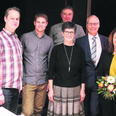 Ein Jahr günstigeres Wasser - Der neue Vorstand, von links: Stefan Huber, stellvertretender Brunnenmeister, Marcel Lötscher, Vizepräsident, Urs Amhof, Brunnenmeister, Trudy Strebel, Aktuarin, Urs Rüttimann, Präsident, und Petra Heldstab, Kassierin. Bild: ci