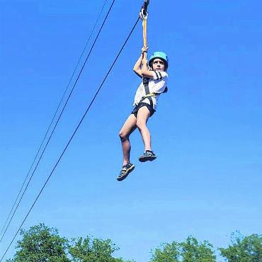 So bunt war das Leuefäscht - Schweben über die Reuss: Die Zip-Line gehörte zu den besonderen Highlights.