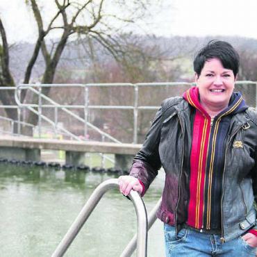 Fitnesstraining mit Spassfaktor - Margrit Hard bietet neu auch Aqua-Fitness im Schüwo-Park an. Bild: mo