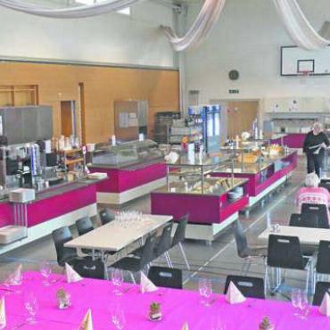 20 Jahre Restaurant JoJo - Anpassungsfähig: Im Moment wirtet das JoJo-Team in der Mehrzweckhalle. Bild: zg