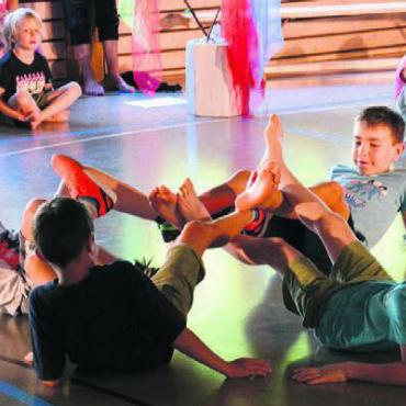 Tanzen verbindet und befreit - Lichtspiel und Farben bezaubern beim «Showing».