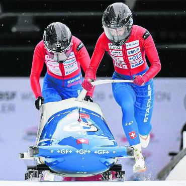 Glücksbringer St. Moritz - Aufregende Tage: Für Melanie Hasler (rechts) stehen Welt- und Europameisterschaften an. Bilder: zg/spr