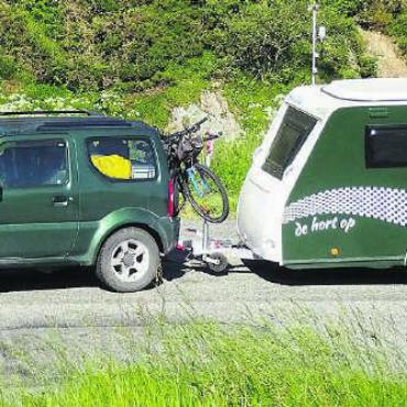 Roadmovie der anderen Art - Ein eigens umgebauter Kleinstwohnwagen – damit war Erwin Jansen in ganz Europa unterwegs. Bild: zg
