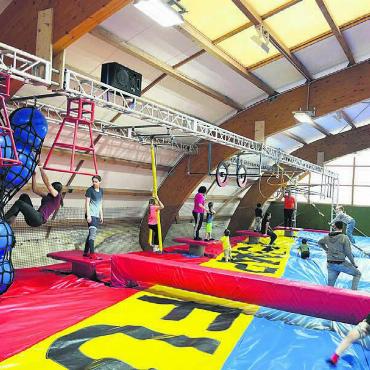 Spass ohne Ende - Am Ninja-Warriors-Parcours ist Geschicklichkeit gefragt.