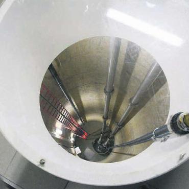 Auf nassen Sommer hoffen - Das Grundwasser für die beiden Gemeinden liegt weit unter dem Boden des Karrenwalds. Via Pumpwerk wird es verfügbar gemacht.