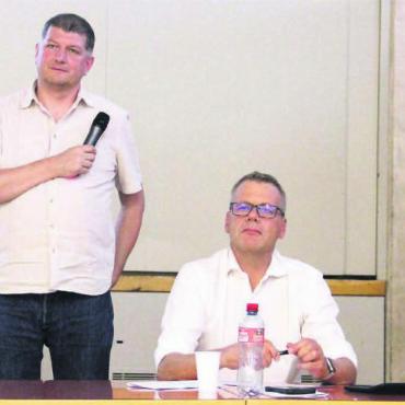 Die Gemeinderäte Alex Lötscher, Mario Räber (Ammann) und Peter Ammann (von links) blieben bei allen Diskussionen souverän und sachlich. Bild: Monica Rast