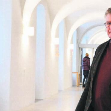 Schwarzwäldertorte über allem - Sein ganzes Leben lang ging Thomas Wernli schon durch die Gänge der Pflegi. Ende Jahr nun nimmt er Abschied als Direktor. Bild: Annemarie Keusch