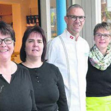 Bäckerei bleibt im Dorf - Das neue Team vor Ort: Regula Vollenweider, Heidi Meyer und Filialleiterin Daniela Lang (von links). Auch Burkard Kreyenbühl-Hirschi wird ab und an in Auw anzutreffen sein.