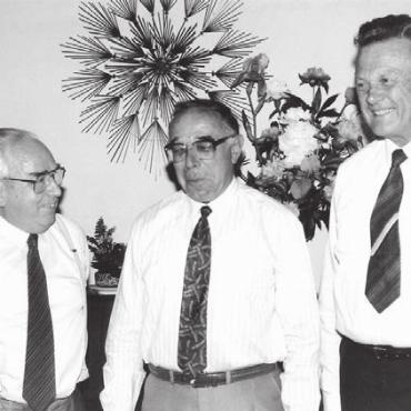 Allen Grund zum Feiern - Sie haben die Anfangszeit geprägt: Edwin Schwammberger, Josef Baur und Harold Taeschler (von links) waren Mitbegründer und engagierten sich danach viele Jahre für das Altersheim. An der 25-Jahr-Feier des Vereins wurden sie dafür geehrt.