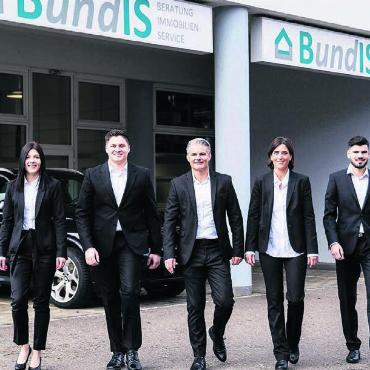 Die Profis für Vermittlung - Auf das gut ausgebildete Team der Bundis AG, Beratung und Immobilien Service, an der Dottikerstrasse 7 in Anglikon, ist Verlass. Bild: zg