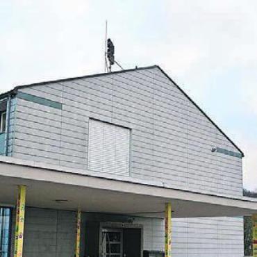 Zusätzliche Einwendungen eingetroffen - Die Swisscom hat das Baugesuch für die 5G-Antenne revidiert. Doch wohl nicht zum Besseren, wie die Einwendungen zeigen. Bild: Archiv
