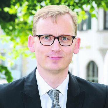 Wiedersehen an zwei Orgeln - Benedikt Bonelli ist Chordirektor und Organist in Kempten im Allgäu. Bilder: zg/www.ulrichhaas.com