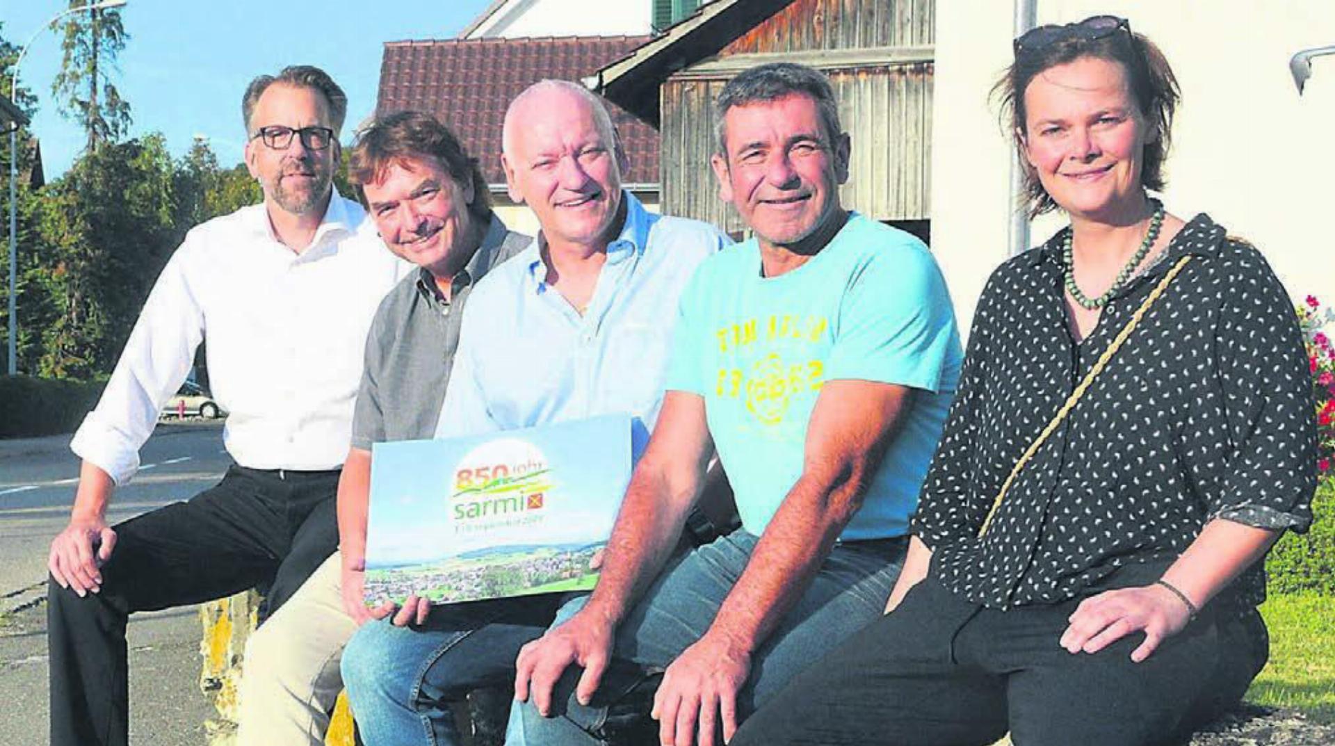 Sie setzen sich ein, damit das Dorf ein tolles Fest feiern kann (von links): Christoph Strahm, Balz Saxer, Ammann Meinrad «Mäni» Baur, Daniel Köchli und Esther Sorg. Es fehlen Nadine Baur, Mathias Gyger und Tobias Kaufmann. Bild: Archiv