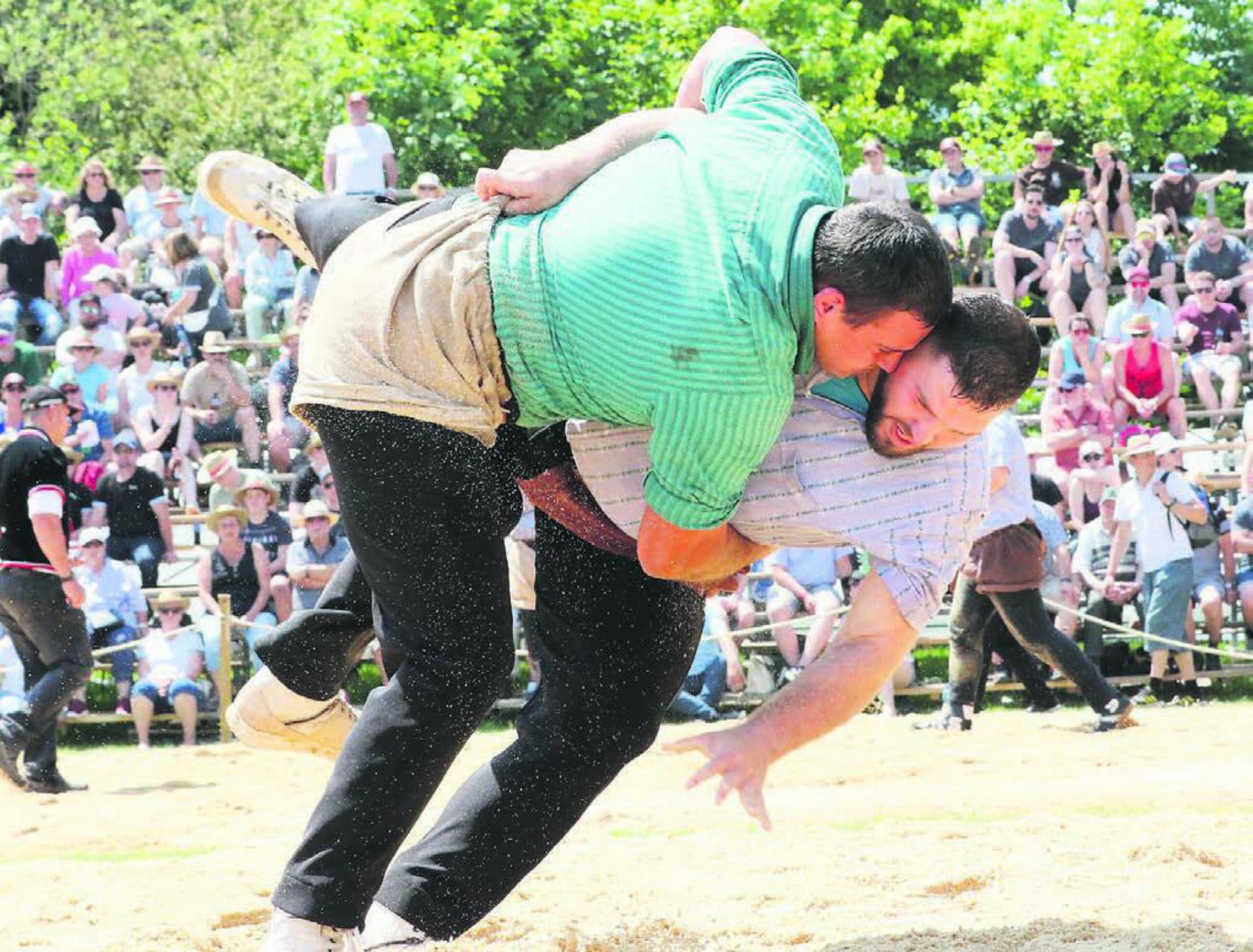 Joel Strebel (links) bodigt im vierten Gang Tiago Vieira. Insgesamt ist der Aristauer mit seinem Auftritt in Möhlin aber nicht zufrieden. Bild: Josip Lasic