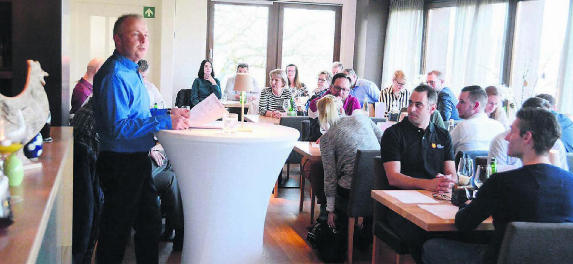 Präsident Alex Meyer konnte erfreulich viele Teilnehmende zur GV begrüssen. Die Tatsache, dass die Versammlung und das anschliessende Essen im Gasthof Linde in Büttikon stattfanden, hat sicher zur guten Beteiligung beigetragen. Bild: Chregi Hansen - Das Bild wird blockiert. – Möglicherweise durch einen aktiven Adblocker.