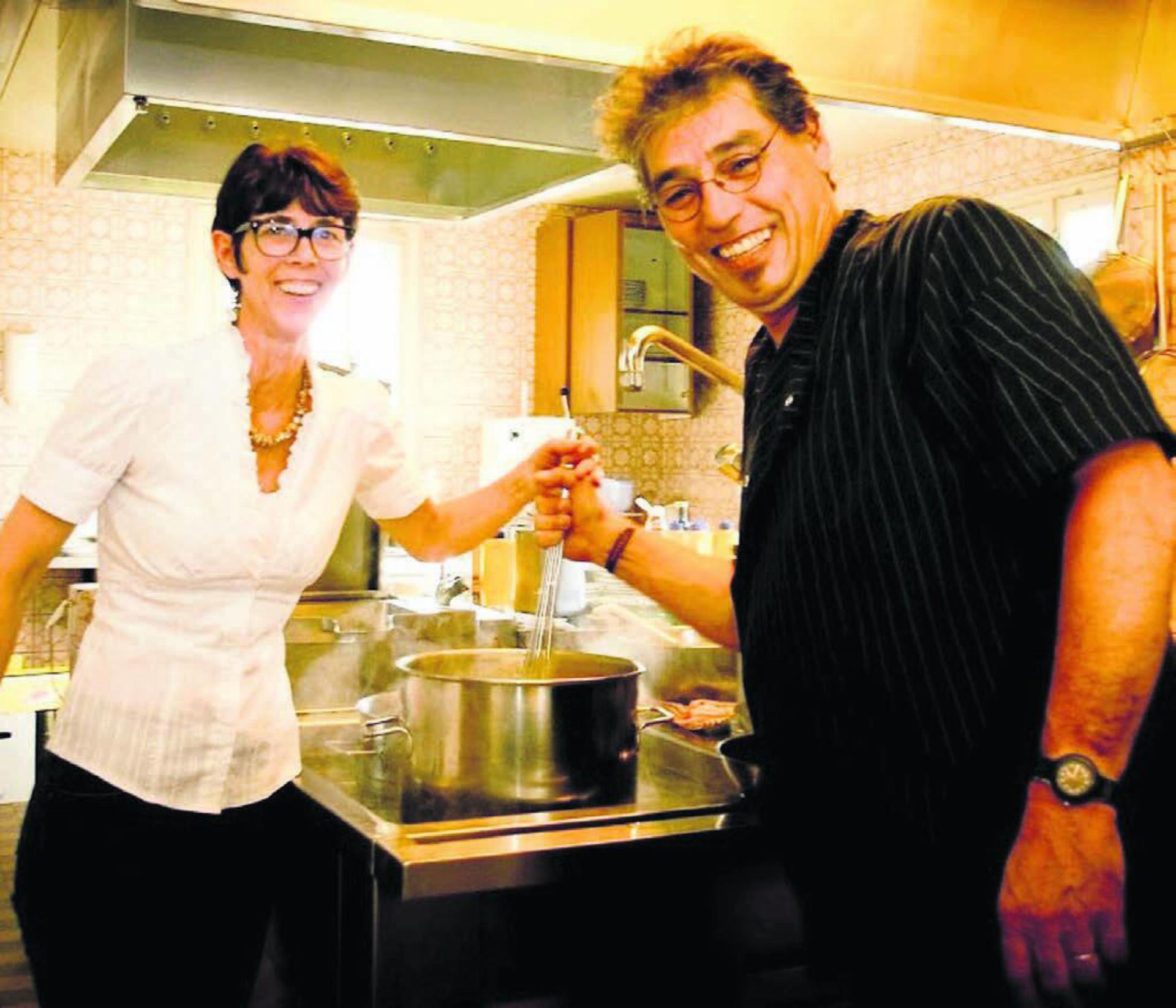 Sie waren über 40 Jahre lang ein gutes Team – in ihrem Restaurant und auch privat: Lisbeth und Hugi Scheuber. Sein Tod bedeutete das Ende des Dorfrestaurants von Buttwil. Bild: zg