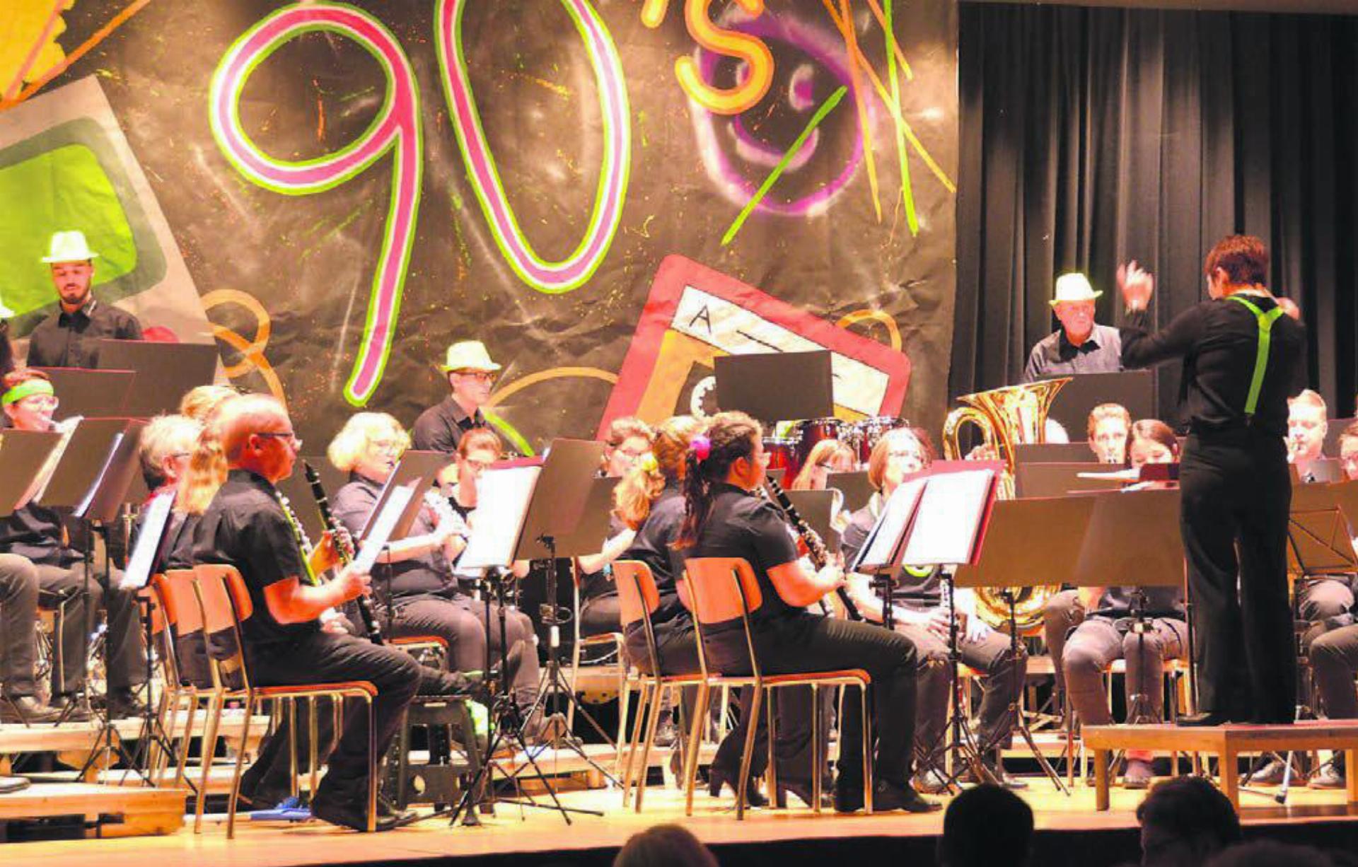 Der Musikverein Lunkhofen sorgte für ein tolles 90er-Jahre-Gefühl. Bilder: Roger Wetli