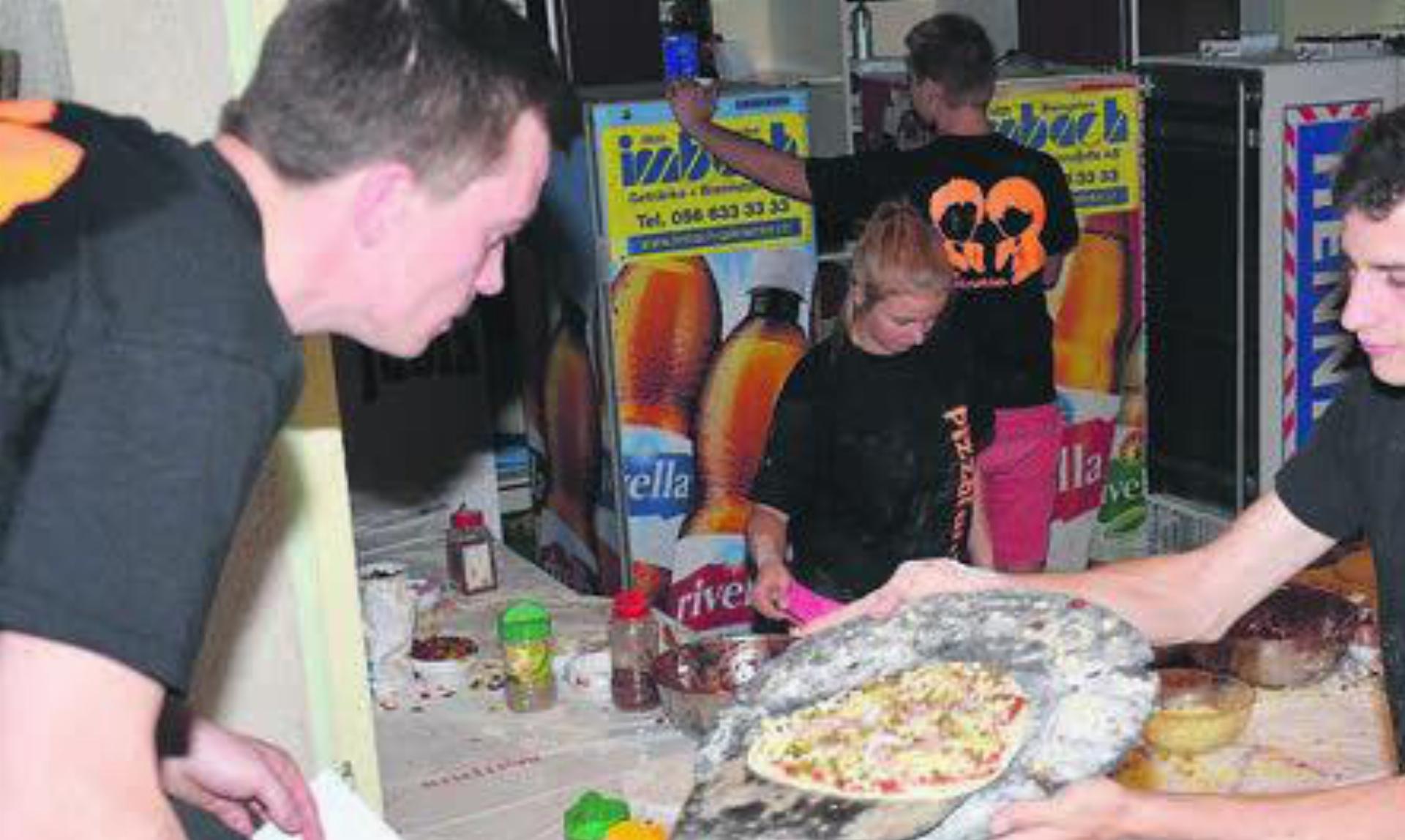 Dieses Jahr findet endlich wieder das Pizzafäscht der Jubla Rudolfstetten statt. Bild: zg