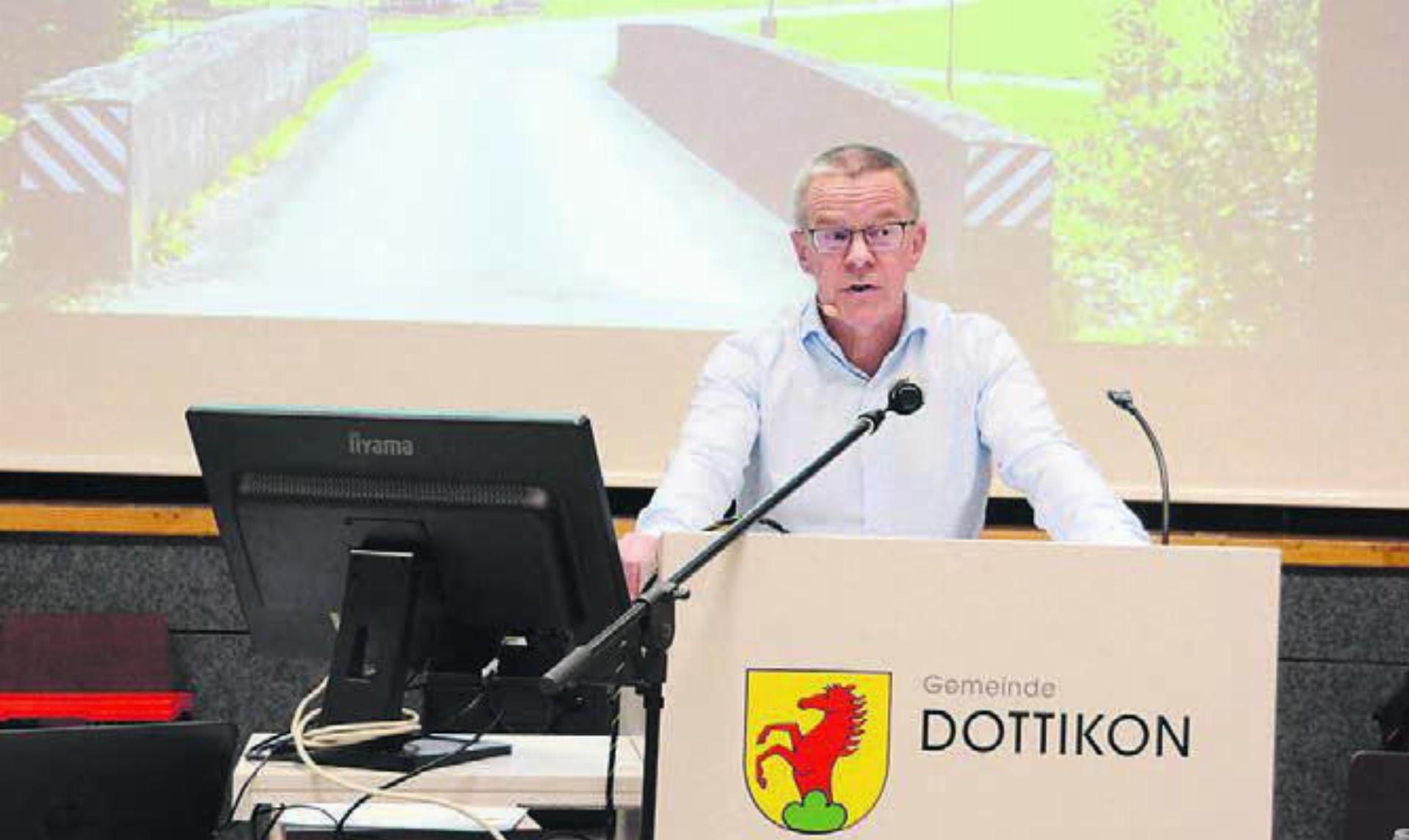 An der «Gmeind» im November leitete Gemeindeammann Roland Polentarutti eine lange und intensive Diskussion um die Zukunft der Tieffurtbrücke. Der Gemeinderat wehrt sich darum gegen den Vorwurf, dass demokratische Grundrechte ausser Kraft gesetzt wurden. Bild: Archiv