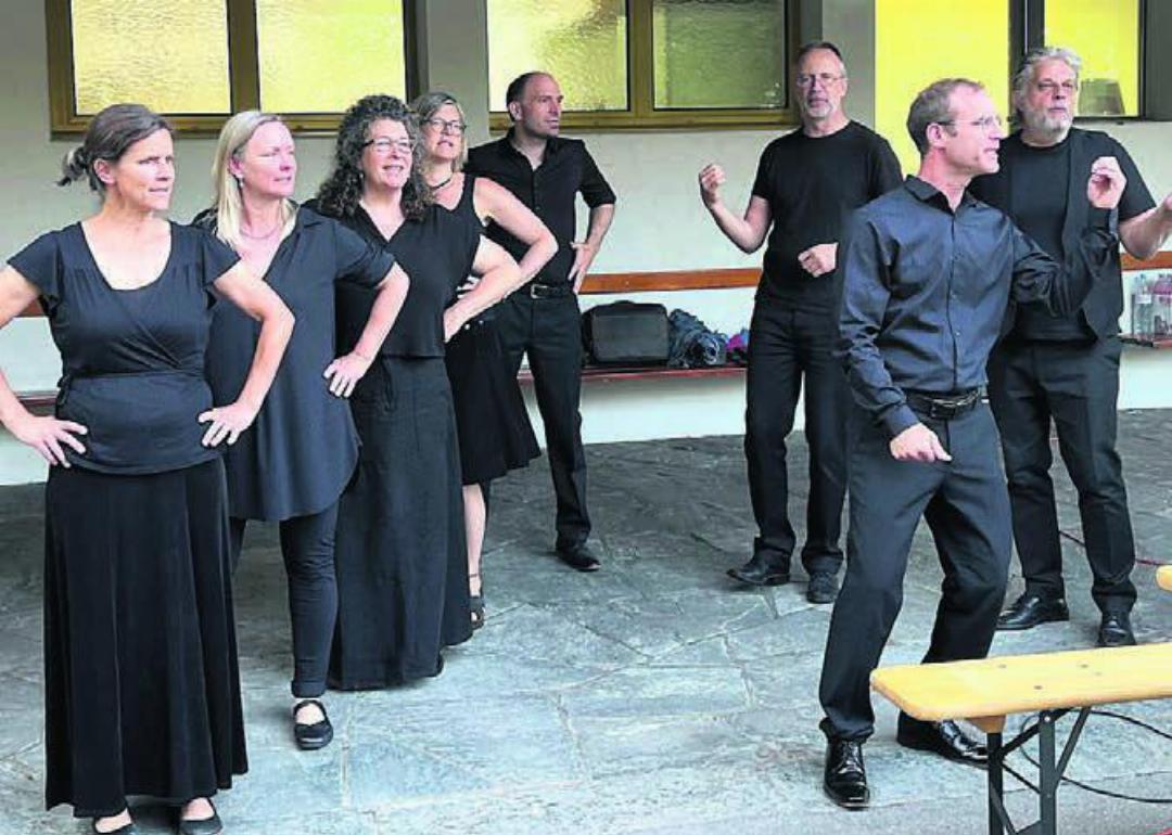 «The Nightingales» – ein Genuss fürs Ohr und fürs Auge, auch beim Song «Sprachlos» von Peter «Pitsch» Gubler. «The Nightingales» – ein Genuss fürs Ohr und fürs Auge, auch beim Song «Sprachlos» von Peter «Pitsch» Gubler.