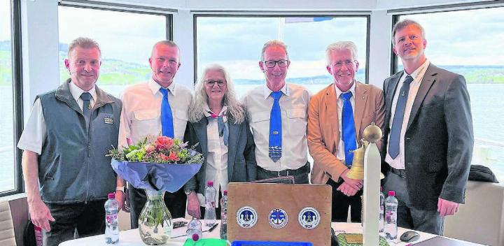 Geschäftsführer Ueli Haller (Meisterschwanden) freut sich zusammen mit den Verwaltungsräten Thomas Lindenmann (Seengen), Lotti Lüthi (Beinwil am See), Peter Haerry (Birrwil), Lukas Nauer (Meisterschwanden) und Christian Budmiger (Aesch) über das erfolgreiche Jahr (von links). Bild: Walter Minder