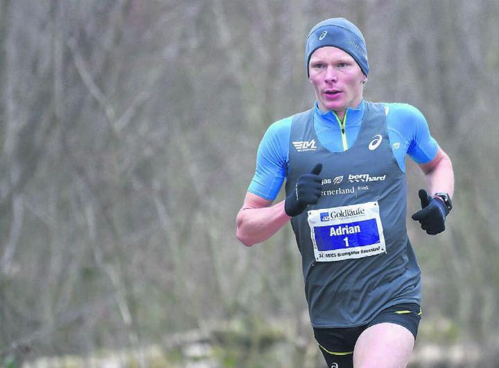 Adrian Lehmann am Reusslauf im Jahr 2018. Auch dieses Jahr wird er an den Start gehen. Der Marathon-Läufer hat das OK bei der Einführung der neuen Elitekategorie unterstützt. Bild: Archiv / Andy Müller