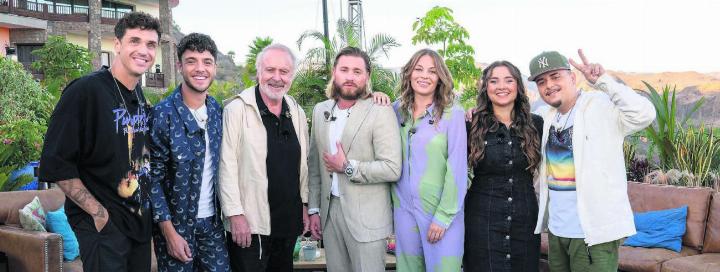 Seven hat auch heuer wieder grosse Namen zu Gast (v. l.): Luca Hänni, Peter Reber, Baschi, Anna Rossinelli, Joya Marleen und Eaz singen sich jeweils ihre Lieder vor. Bild: pd / Andrea Camen