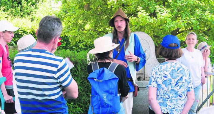 Abwechslungsreich waren auch die Geschichten von Sagenwanderer Andreas Sommer. Bild: zg
