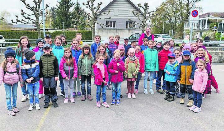 Die Schnitzeljagd quer durchs Dorf war der grosse Renner in diesem Jahr und hielt einige knifflige Herausforderungen bereit. Bild: zg