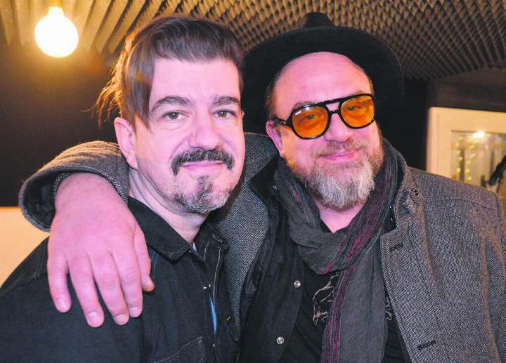 Edis Mano aus Künten (links) und Chris Ellis aus Bremgarten haben die Ellis Mano Band 2018 gegündet. Sie sind äusserst glücklich mit ihrem dritten Album. Bild: Roger Wetli