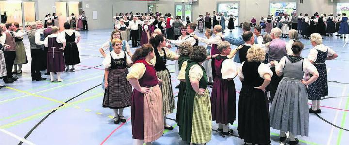 Beschwingter Aargauer Tanzsonntag in Merenschwand. 160 Tänzerinnen und Tänzer nahmen daran teil. Bild: zg