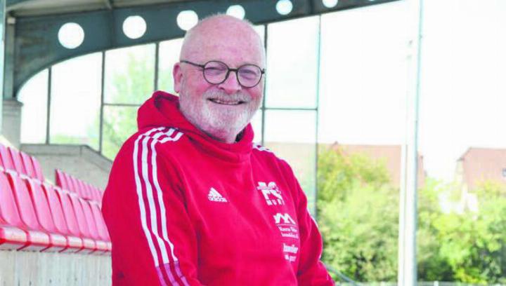 Maurus Weber auf der Tribüne des Stadions Brühl in Muri. Bild: Archiv