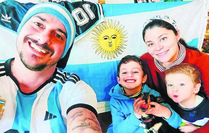 Im Argentinien-Fieber: José Luis Mamone mit seiner Frau und den beiden Kindern.