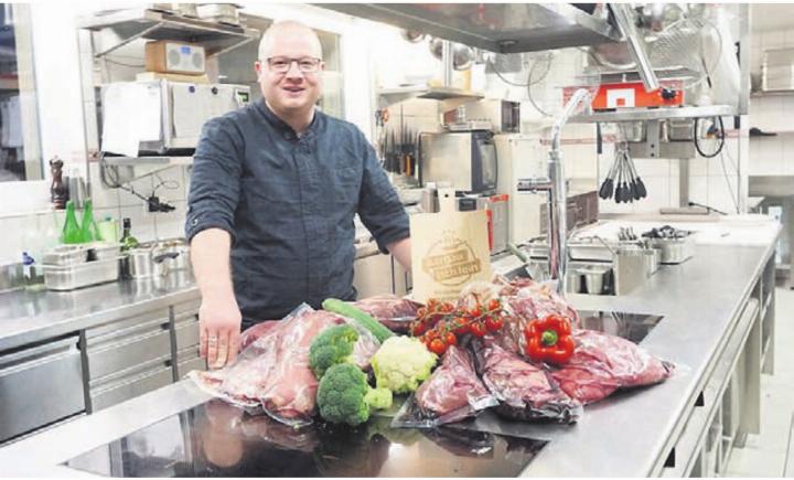 Fleischfachmann Martin Lang: Metzger, Koch und Gastgeber im bewährten Speiserestaurant Huwyler in Merenschwand. Bild: rts