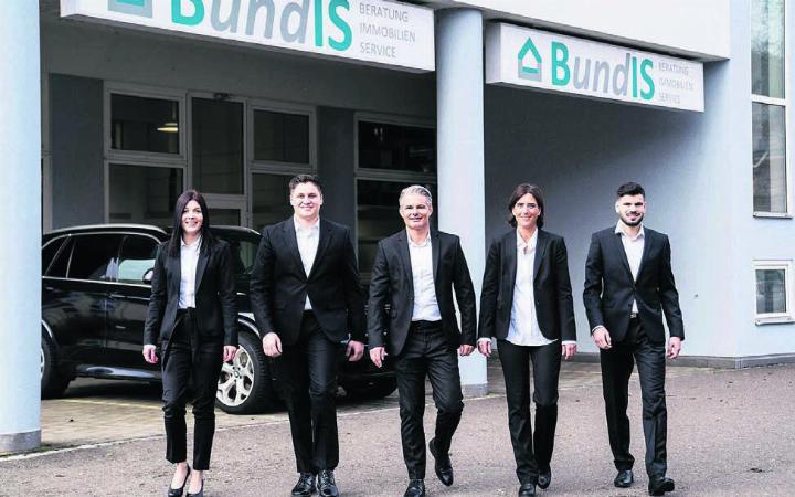Auf das gut ausgebildete Team der Bundis AG, Beratung und Immobilien Service, an der Dottikerstrasse 7 in Anglikon, ist Verlass. Bild: zg