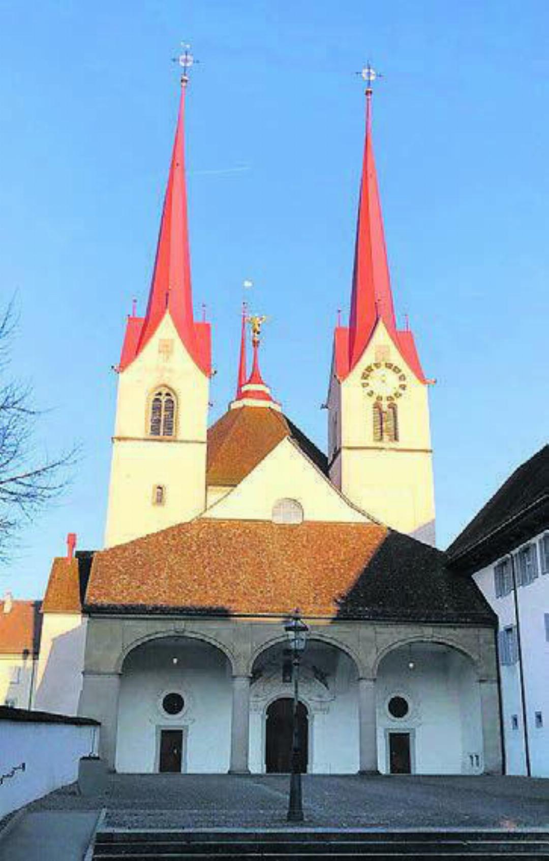 Mit Pavillon und Radio