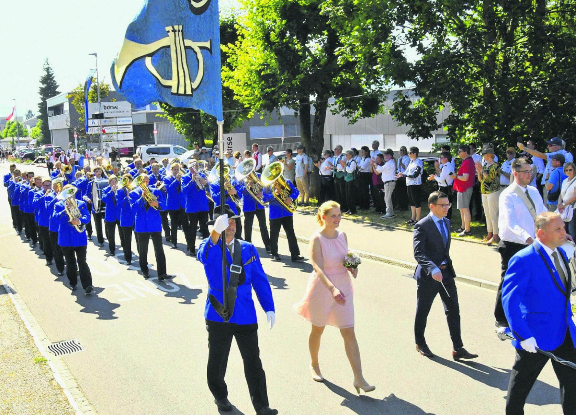 Die MG Oberrüti erreichte den zweiten Rang beim Paradewettbewerb. Foto: zVg